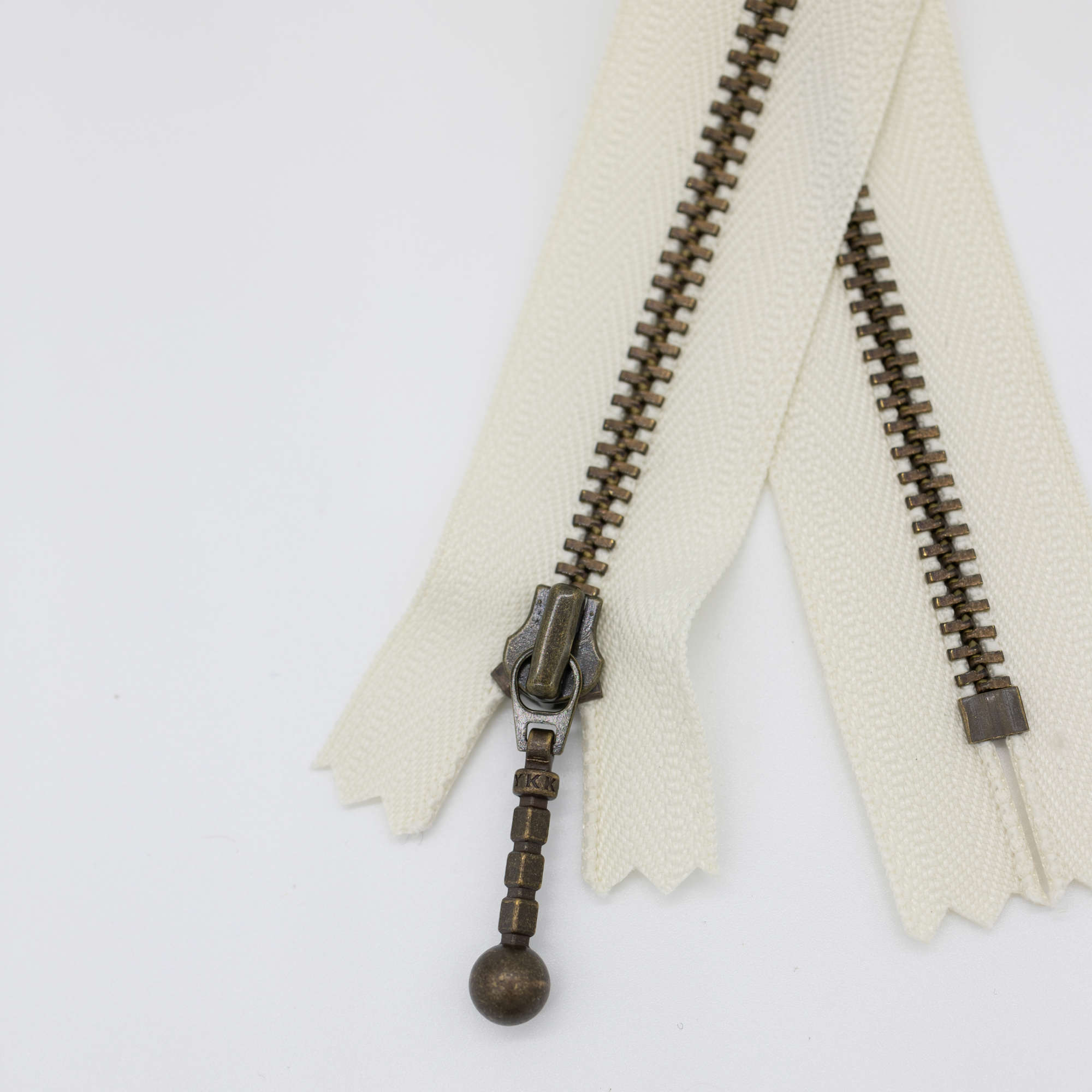 Closed-end zipper 30 cm