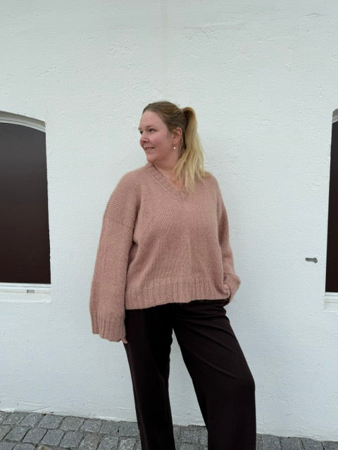 Base Sweater V-Neck