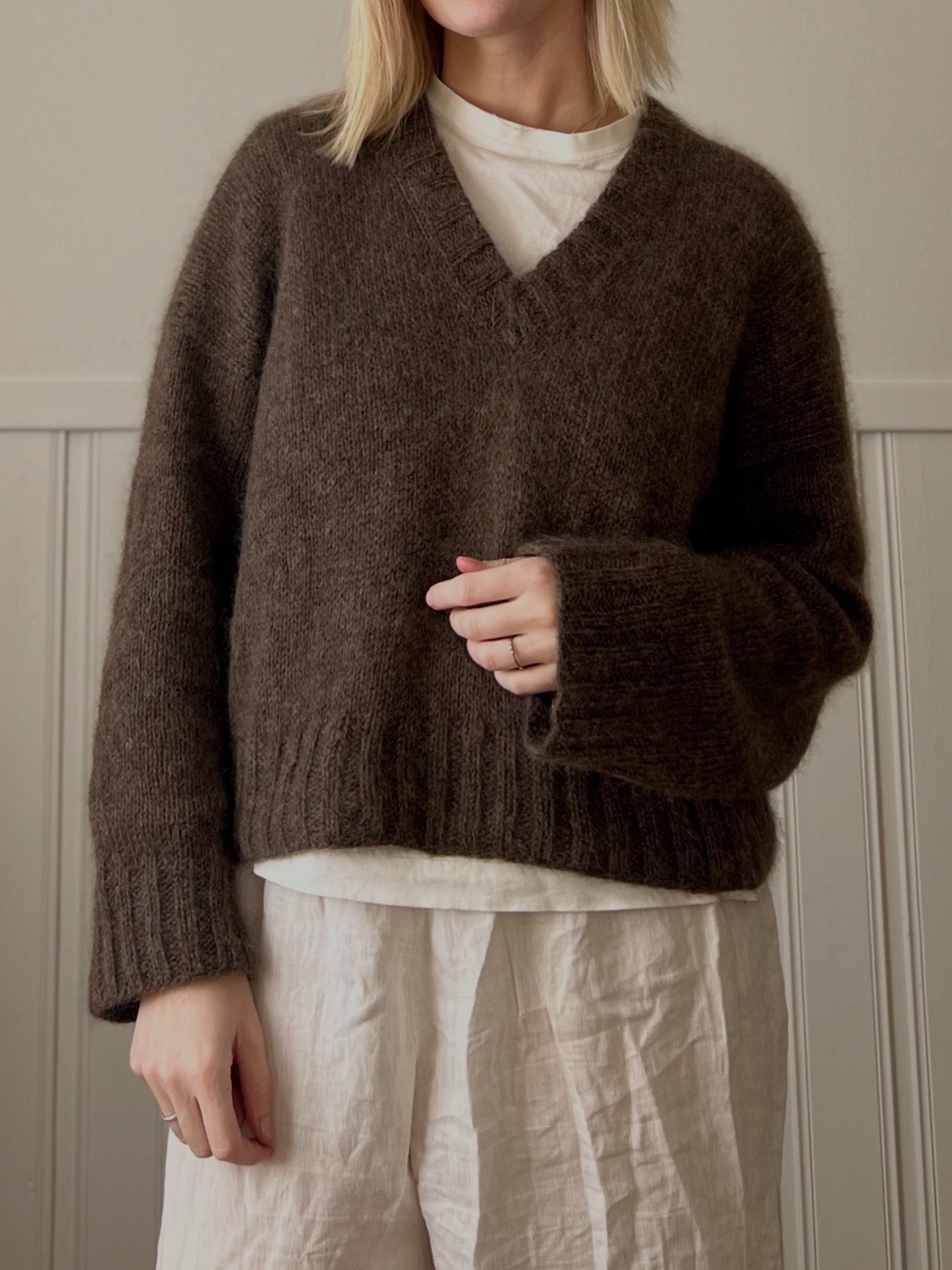 Base Sweater V-Neck