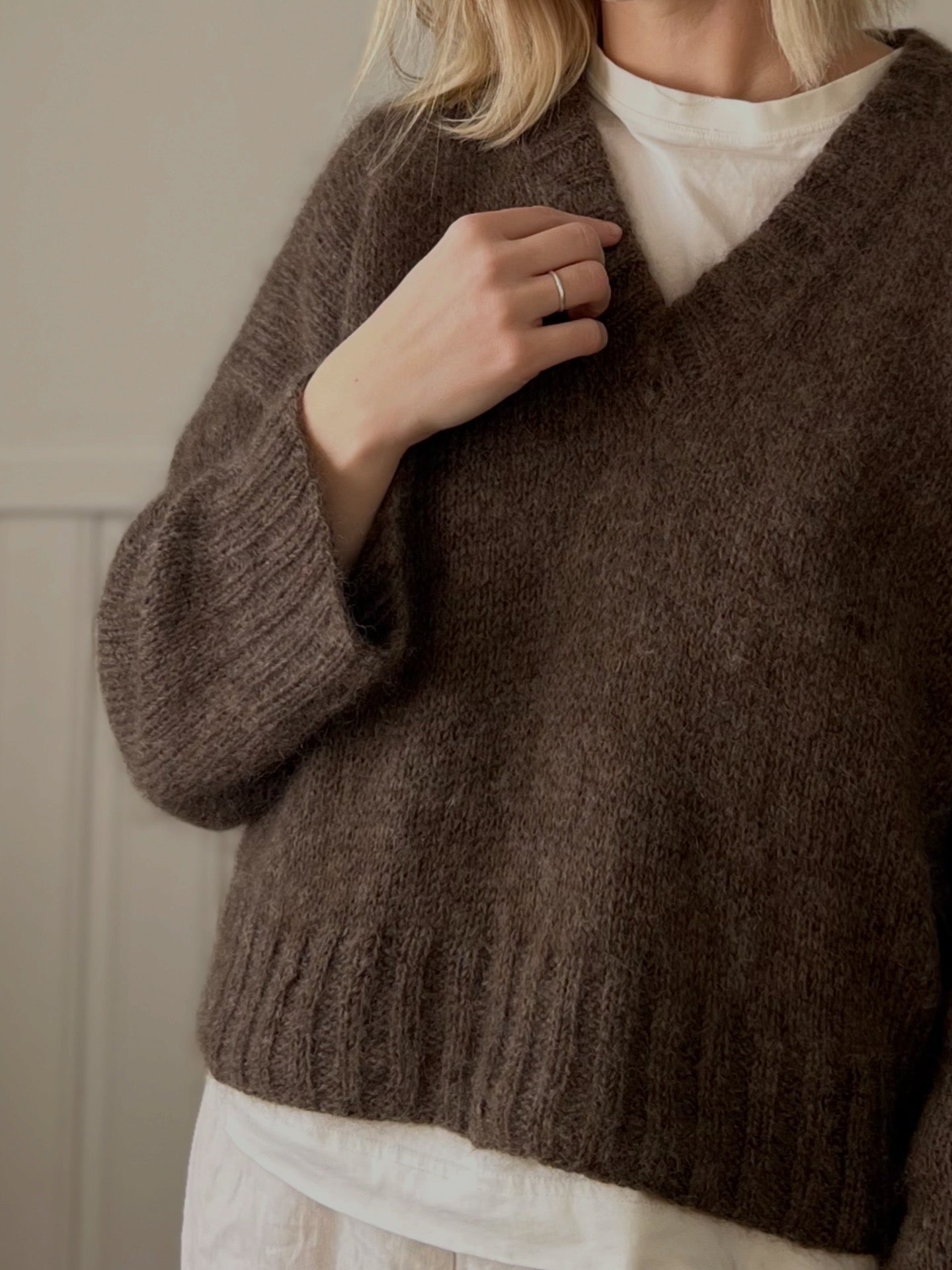Base Sweater V-Neck